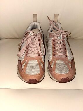 Vela confortable women’s sneakers with blush pink suede and cream